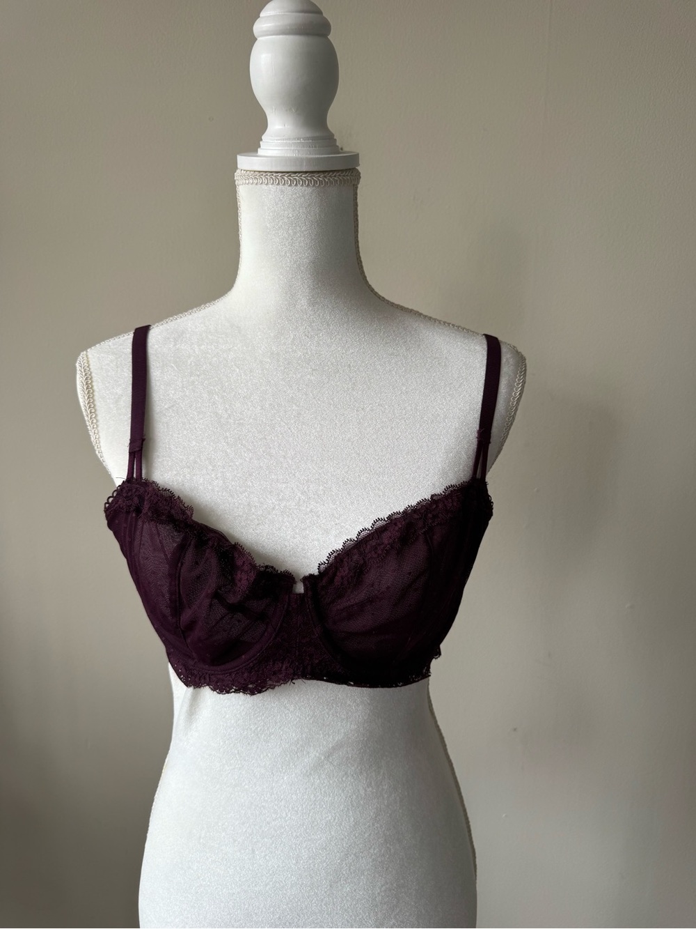 Victoria’s Secret Dream Angels Burgundy Lace Underwire Bra